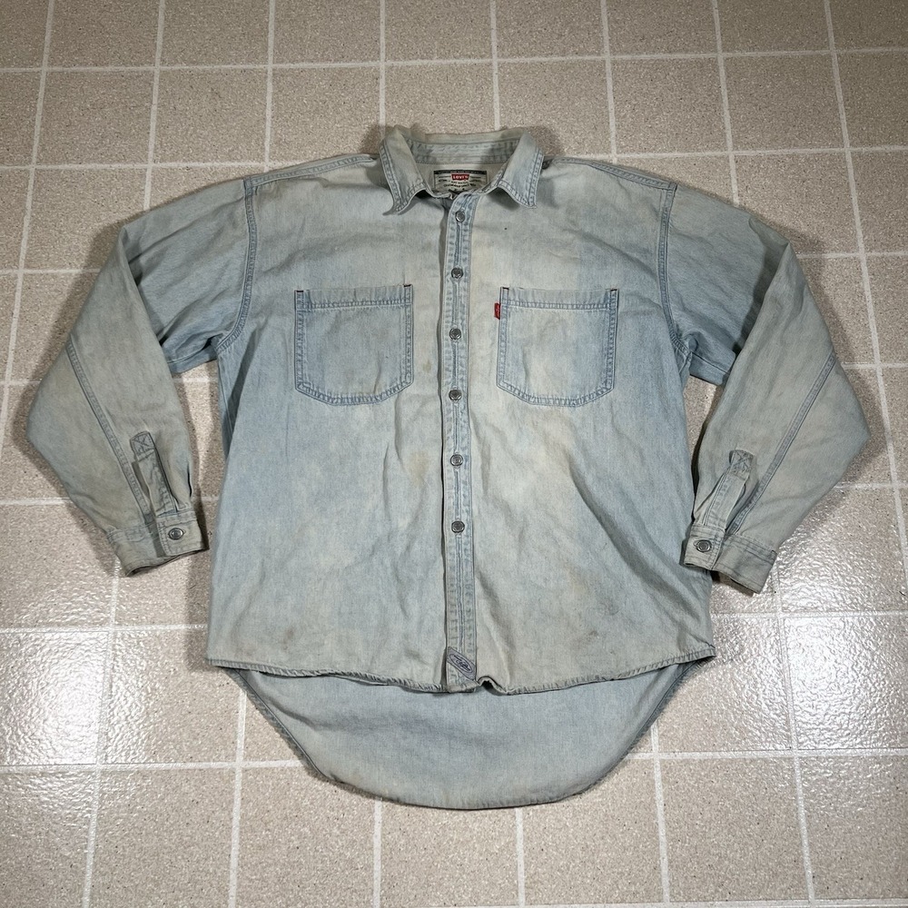 Vtg LEVIS Red Tab Shirt Chambray Denim Blue Jean Button Down Light Wash Mens L